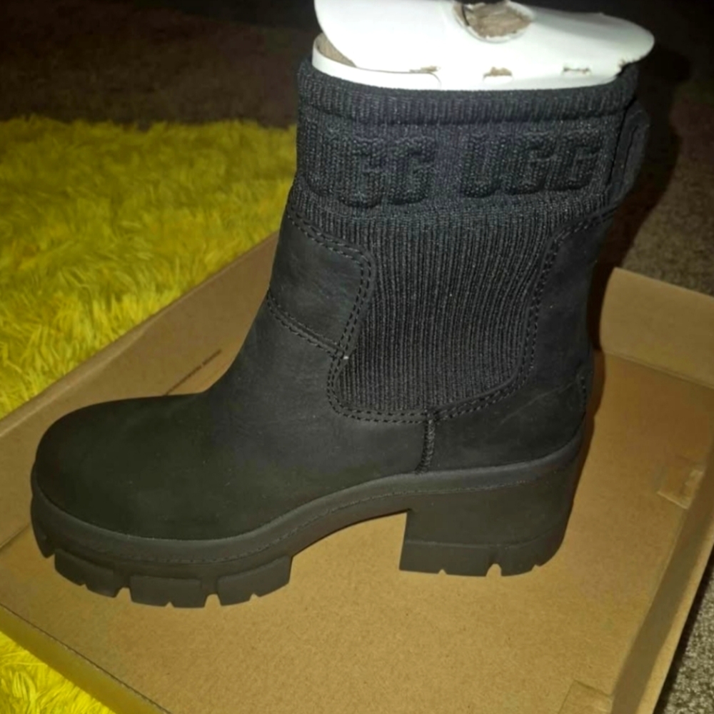 UGG Brooklyn Chelsea boot